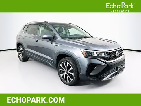 Used 2024 Volkswagen Taos SE image 1