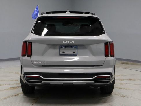Used 2023 Kia Sorento EX w/ Panoramic Sunroof Package FWD image 11