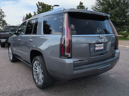 Used 2018 Cadillac Escalade Platinum RWD image 4