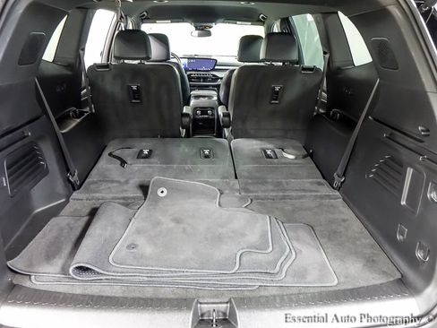 Used 2025 Buick Enclave Preferred AWD/4WD image 23