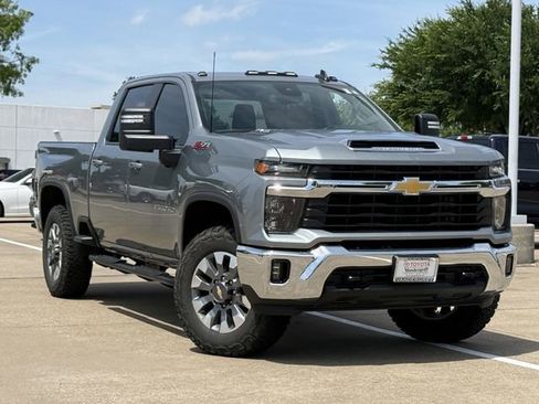 Used 2024 Chevrolet Silverado 2500 LT AWD/4WD image 2