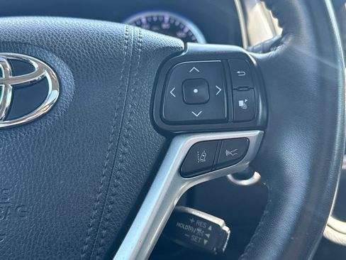 Used 2019 Toyota Highlander SE AWD/4WD image 22