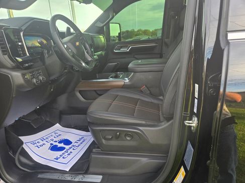 Used 2024 Chevrolet Silverado 2500 High Country w/ Technology Package image 7