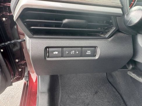 Used 2024 Nissan Altima 2.5 SV FWD image 15