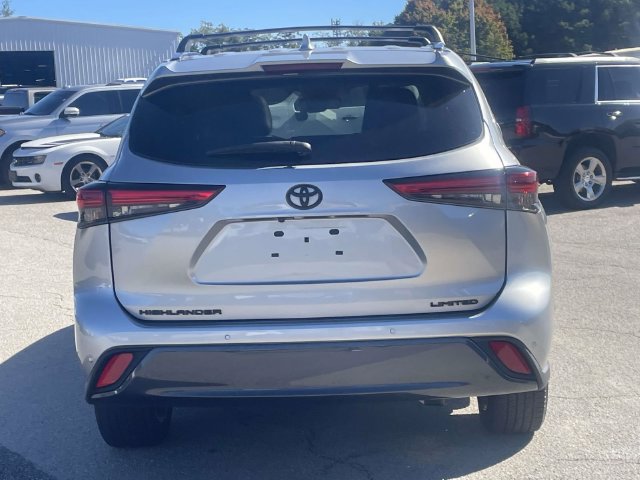 Used 2023 Toyota Highlander Limited FWD image 5