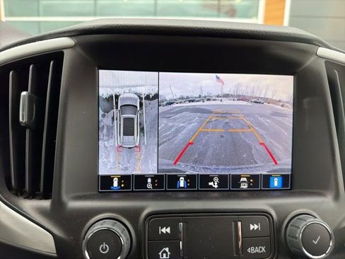 Used 2022 GMC Terrain SLT w/ Tech Package image 16