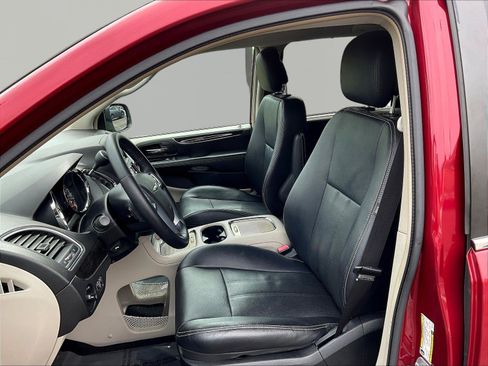 Used 2013 Chrysler Town & Country Touring-L w/ Premium Group FWD image 20