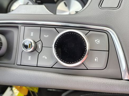 New 2025 Cadillac XT6 Luxury image 29