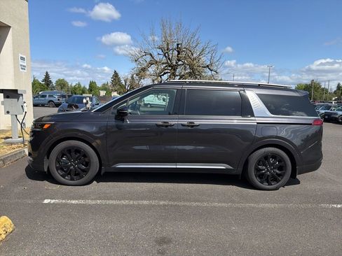 Used 2024 Kia Carnival SX Prestige FWD image 2