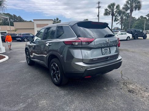 Used 2025 Nissan Rogue SV FWD image 3