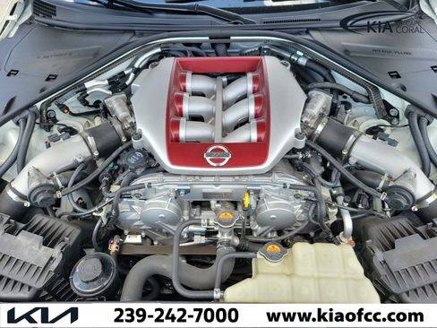 Used 2020 Nissan GT-R Premium AWD/4WD image 12