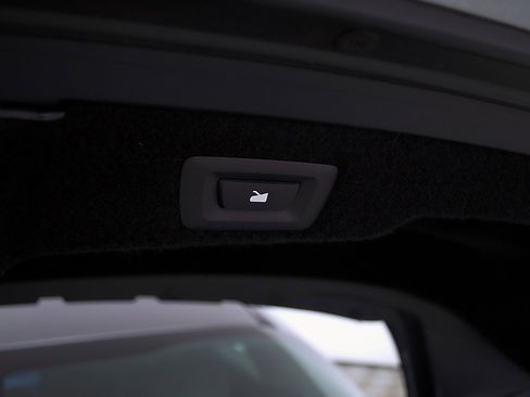 Used 2025 Lucid Air Pure RWD image 13