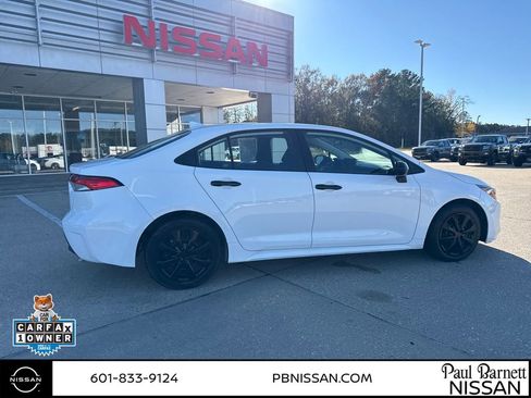 Used 2024 Toyota Corolla LE image 3