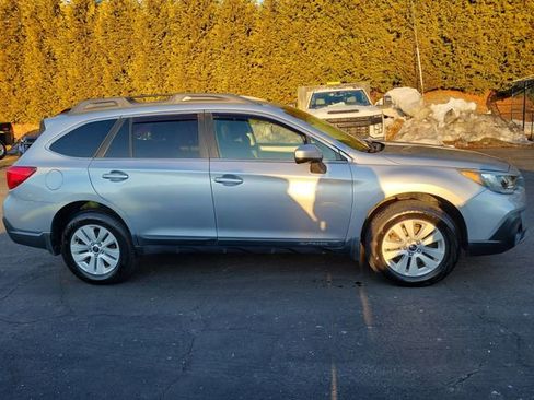 Used 2018 Subaru Outback 2.5i Premium image 8