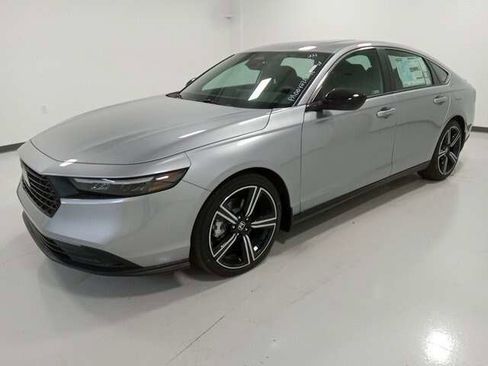 Used 2023 Honda Accord Sport image 3