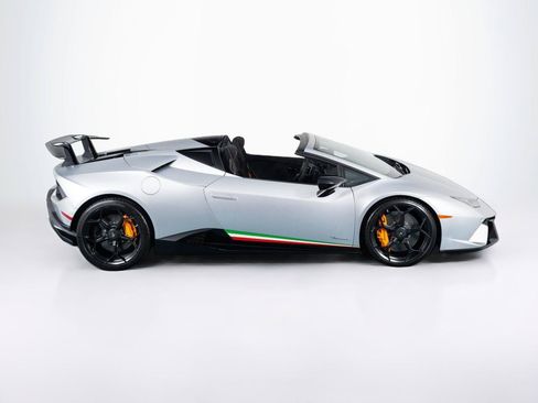 Used 2018 Lamborghini Huracan Performante AWD/4WD image 5