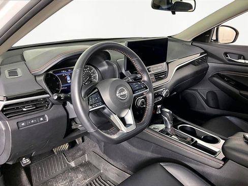 Used 2023 Nissan Altima 2.5 SR w/ SR Premium Package image 16