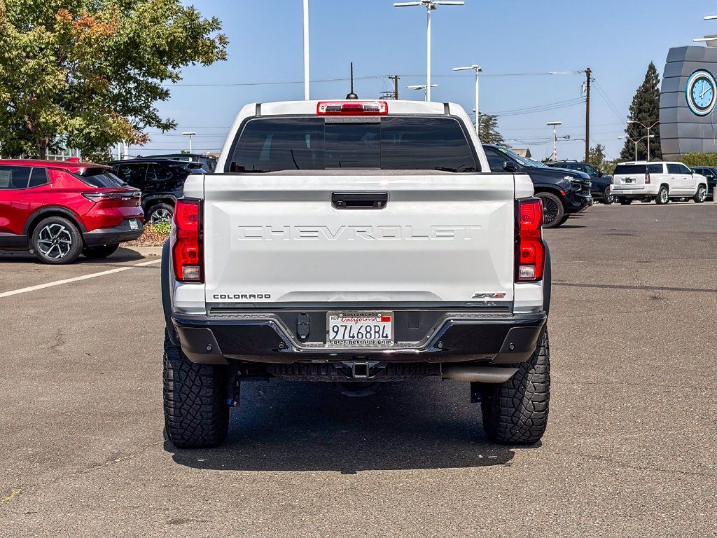 Used 2024 Chevrolet Colorado ZR2 w/ ZR2 Convenience Package III AWD/4WD image 3