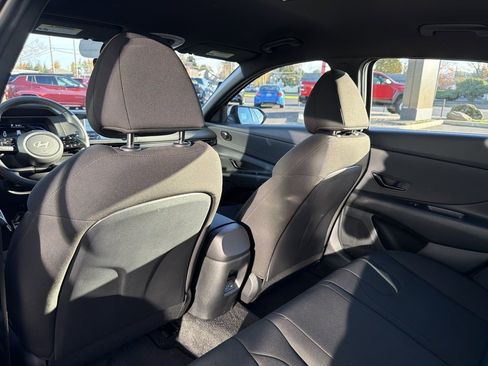 Certified 2025 Hyundai Elantra Sport image 28