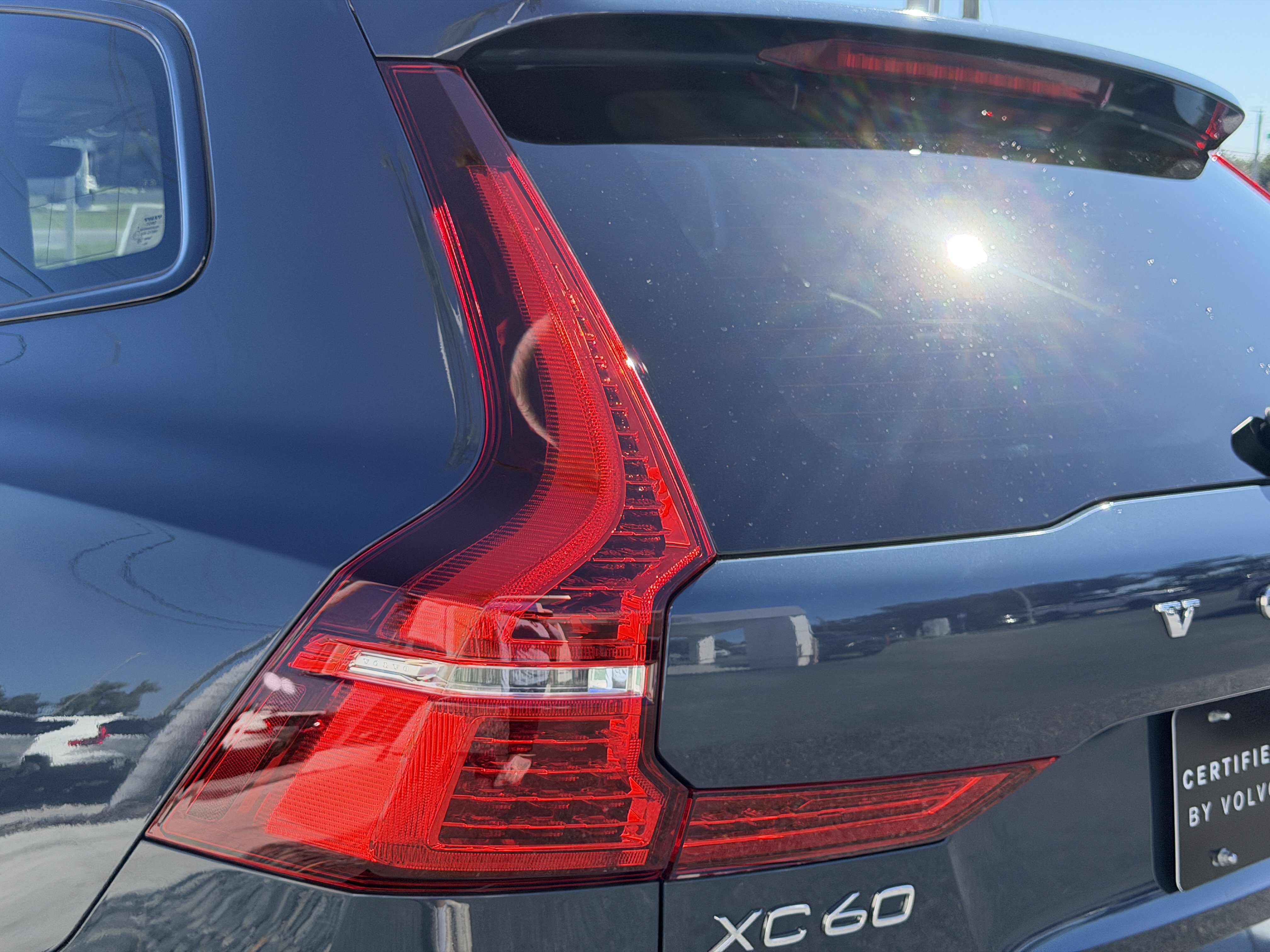 Certified 2024 Volvo XC60 B5 Plus w/ Protection Package Premier AWD/4WD image 9