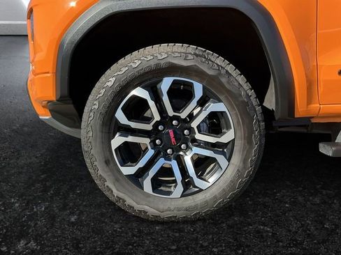 Used 2025 GMC Canyon AT4 w/ Nightfall Edition image 5