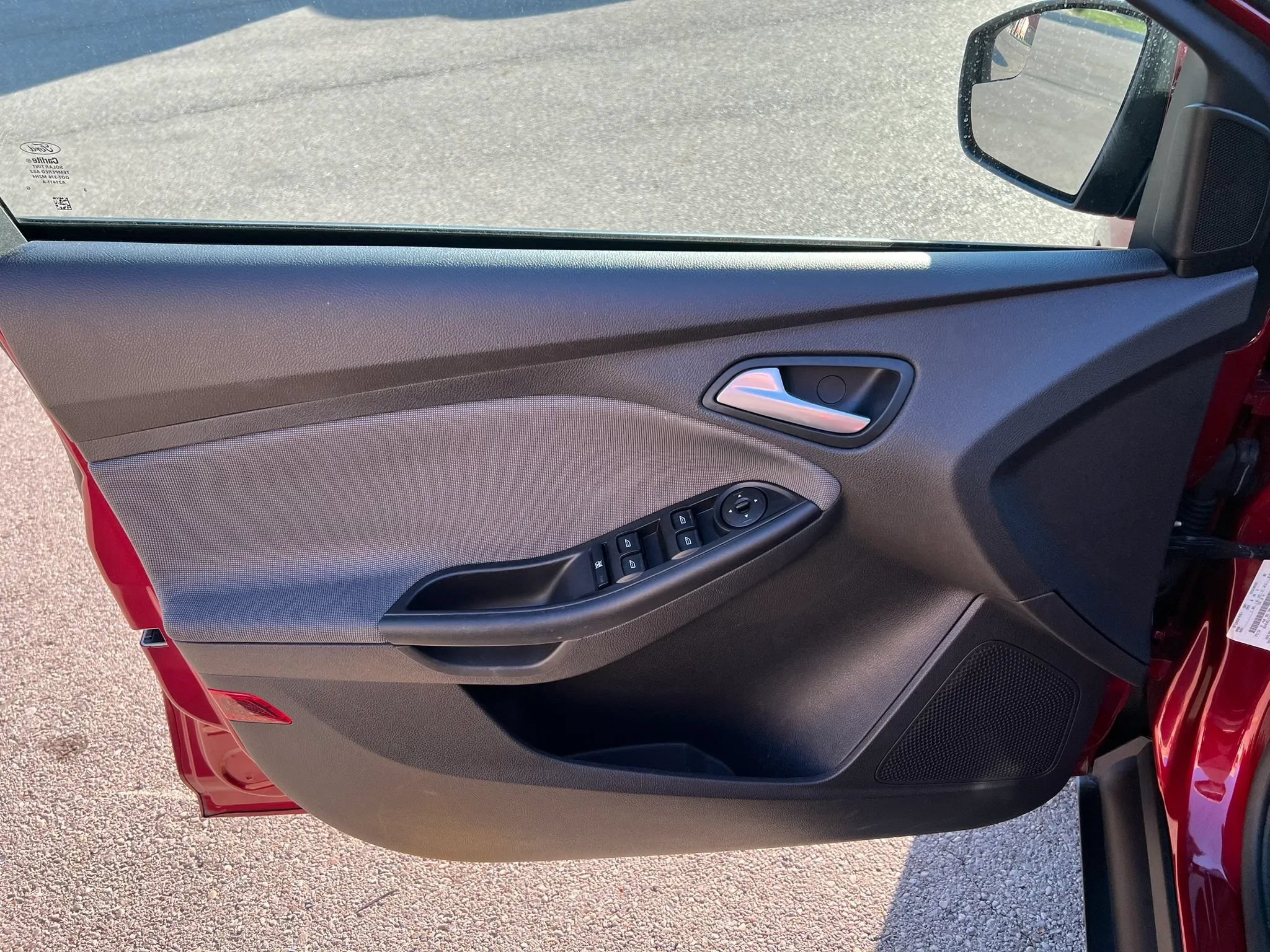 Used 2014 Ford Focus SE FWD image 21