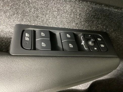 New 2025 Volvo XC40 B5 Ultra w/ Climate Package AWD/4WD image 19
