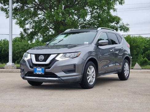Used 2018 Nissan Rogue SV FWD image 3