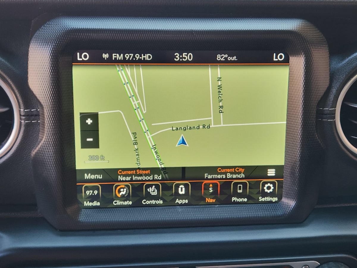 Used 2021 Jeep Wrangler Unlimited Sahara w/ Cold Weather Group AWD/4WD image 33