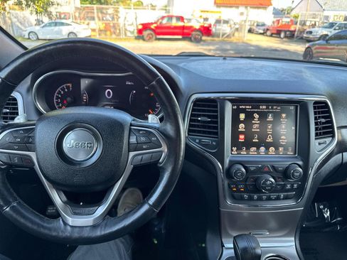 Used 2017 Jeep Grand Cherokee Altitude AWD/4WD image 23