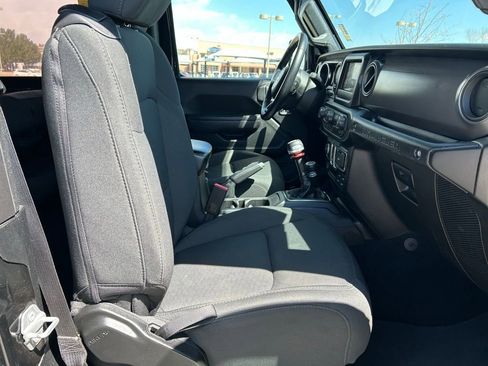 Used 2022 Jeep Wrangler Sport AWD/4WD image 27