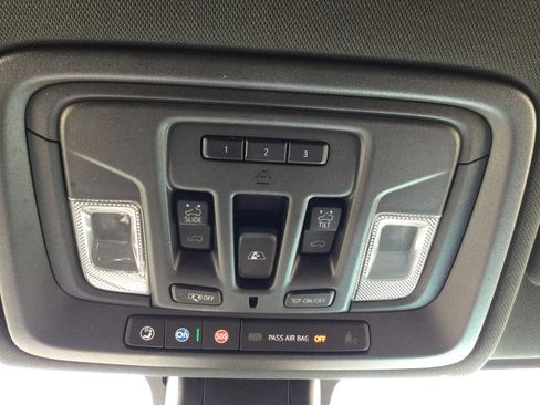 Used 2019 Chevrolet Silverado 1500 High Country w/ Technology Package image 14