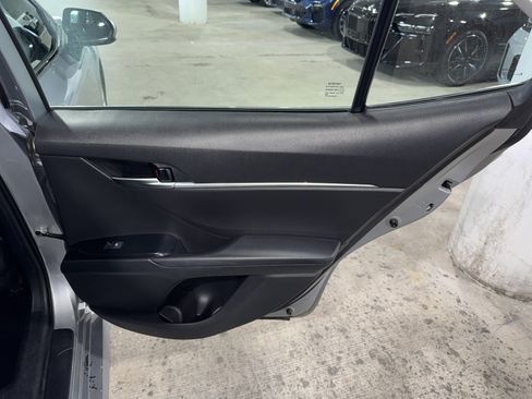 Used 2020 Toyota Camry LE FWD image 11