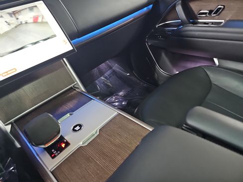 Used 2024 Land Rover Range Rover Long Wheelbase Autobiography image 27