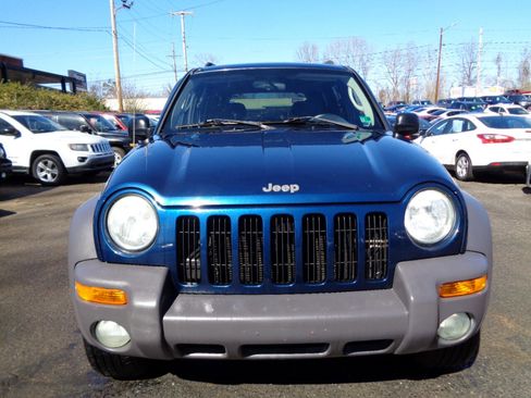 Used 2003 Jeep Liberty Sport image 2