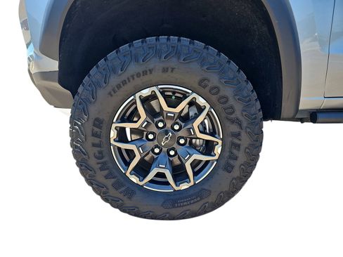 Used 2024 Chevrolet Colorado ZR2 w/ ZR2 Convenience Package III AWD/4WD image 28