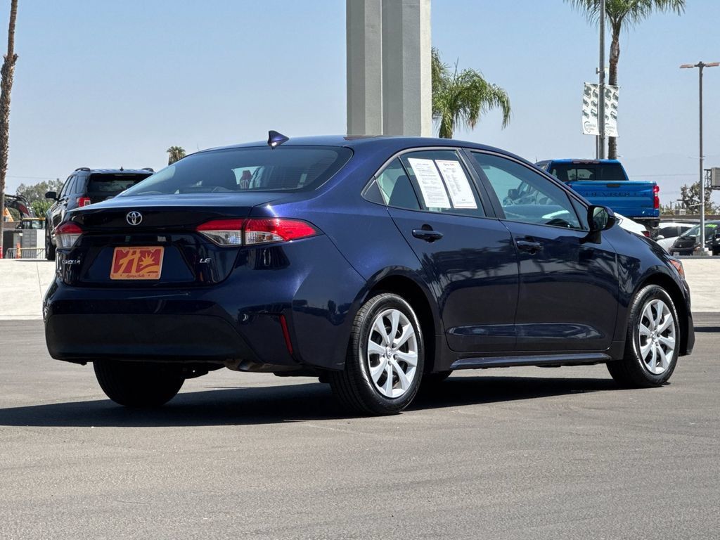 Used 2025 Toyota Corolla LE FWD image 5