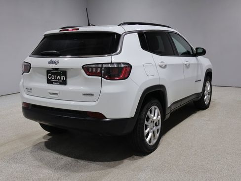 Used 2023 Jeep Compass Latitude image 2