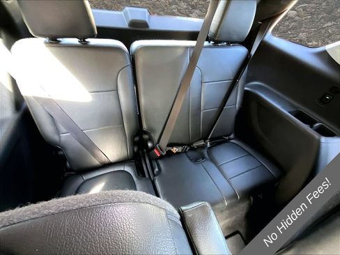 Used 2018 Chevrolet Traverse LT w/ LPO, 'HIT The Road' Package AWD/4WD image 25