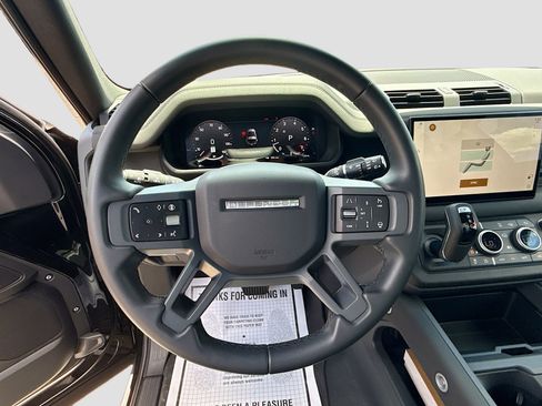 Certified 2025 Land Rover Defender 90 S AWD/4WD image 39
