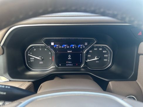 Used 2021 GMC Yukon Denali w/ Denali Premium Package image 2