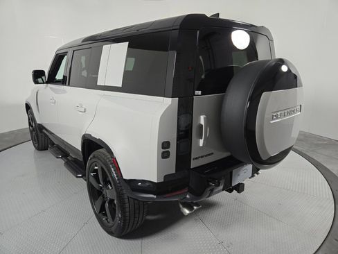New 2026 Land Rover Defender 110 X-Dynamic SE AWD/4WD image 17