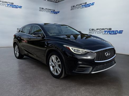 Used 2018 INFINITI QX30 Luxury w/ Cargo Package image 3