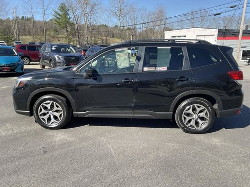 Used 2021 Subaru Forester Premium AWD/4WD image 2