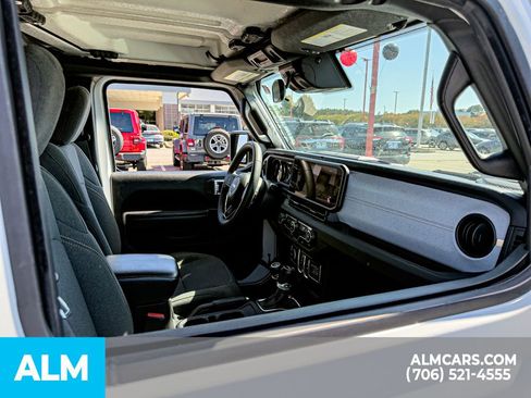 Used 2024 Jeep Wrangler Unlimited AWD/4WD image 27