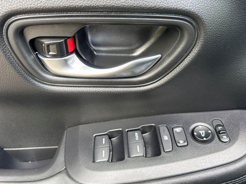 Certified 2026 Honda HR-V LX image 5