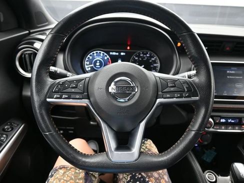 Used 2020 Nissan Kicks SR w/ SR Premium Package image 18