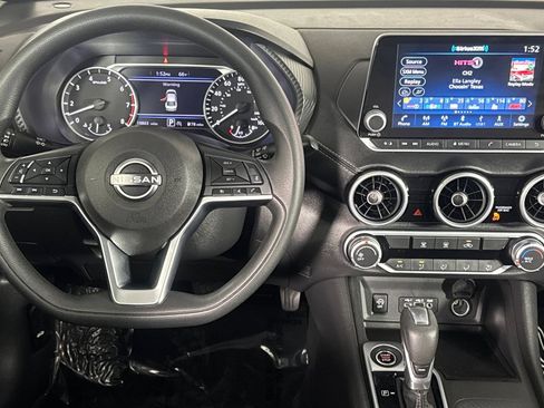Used 2025 Nissan Sentra SV FWD image 11