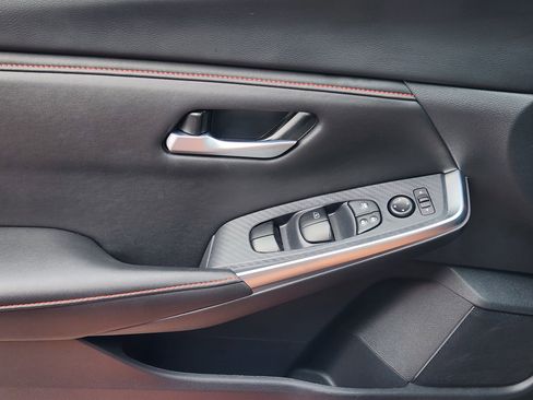 Used 2025 Nissan Sentra SR w/ Trunk Package FWD image 24