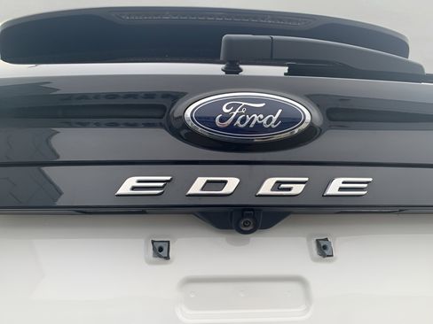 Used 2022 Ford Edge ST image 24